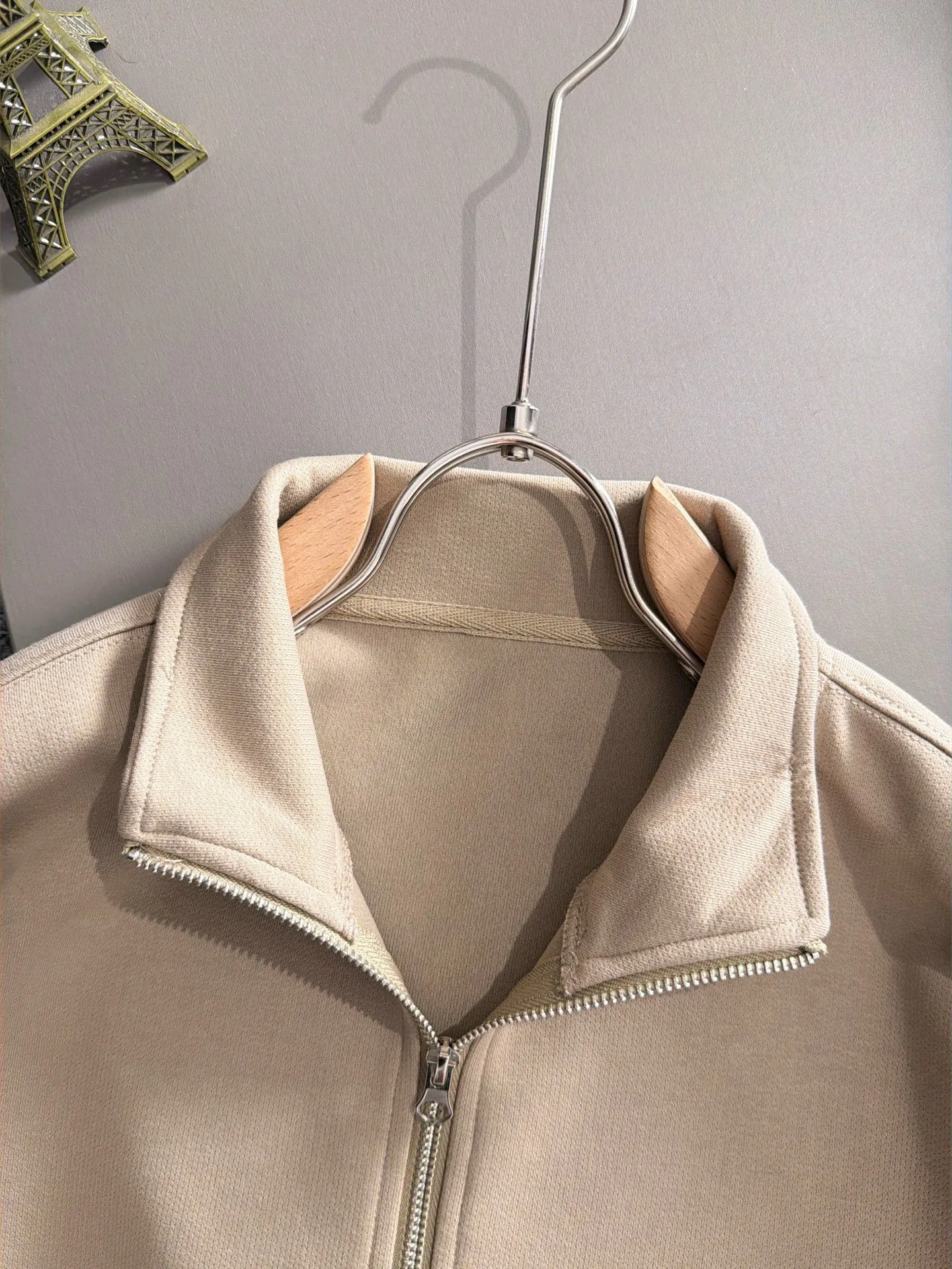 Balenciaga 2026 Long Sleeve Sweatshirts for Men and Women Same Style Many Stars Same Style, Top Original Version Feel Free to Compare 🆚The fabric is custom-dyed and slightly spray-painted and distressed. The fabric, material, and details are consistent with the original version. Special cotton and linen fabrics are used. The cost of the fabric is extremely expensive. It is twice as expensive as pure cotton materials. We will do better at all costs. Three standards are complete. The comparison between non-market products and our fabrics is very different. Only the top version is made! Size: M-4XL